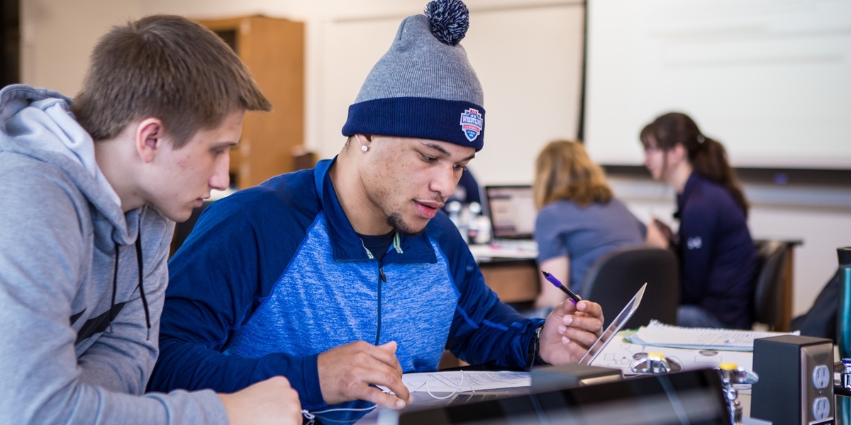 Students in a lab in DeWitt Family Science Center.