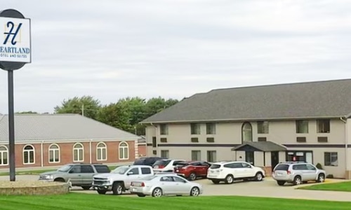 an image of the Heartland Hotel and Suites in Rock Valley, Iowa