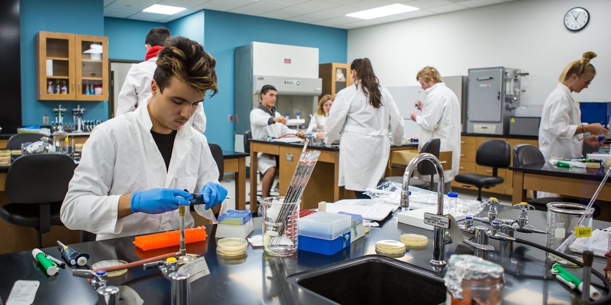 DeWitt Family Science Center biology lab