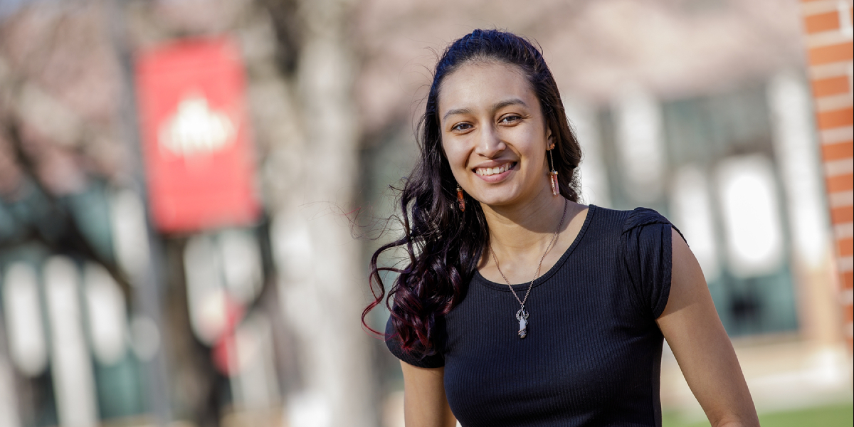 <div class='profile-name'>Ashley Montes</div>