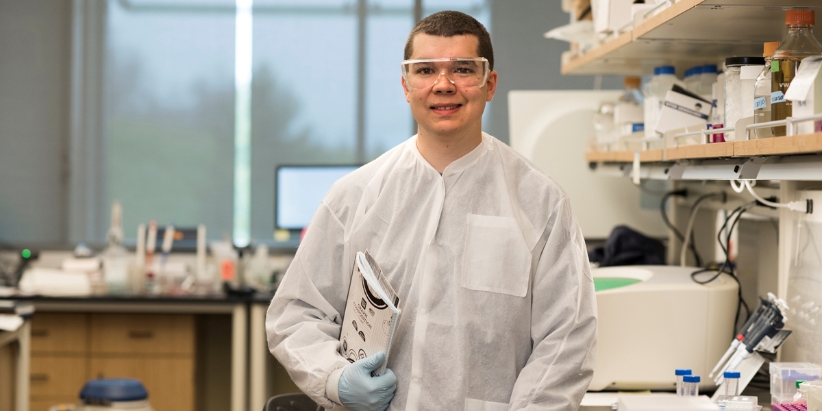 <div class='profile-name'>Colin McDowell</div>