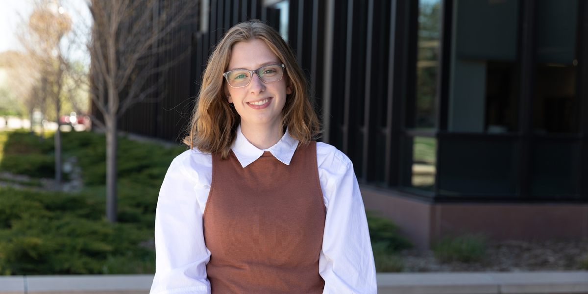 <div class='profile-name'>Ellary Carson</div>