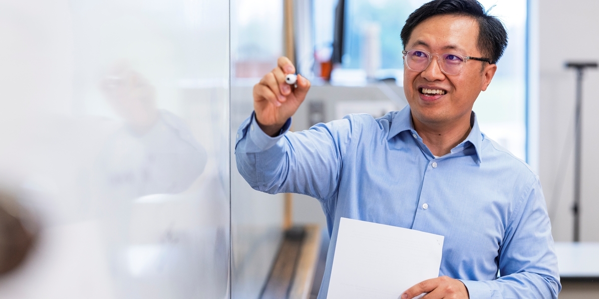 <div class='profile-name'>Dr. Fan Fei</div>