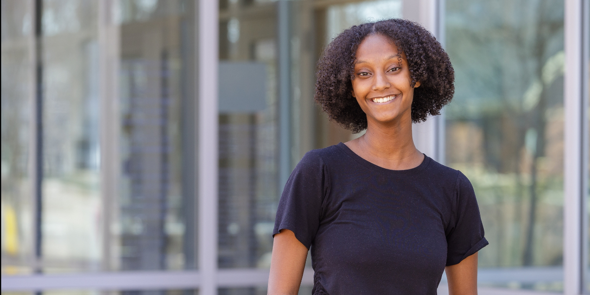 <div class='profile-name'>Mari Langton</div>