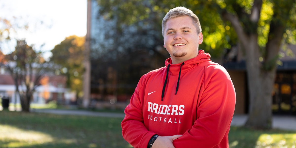 <div class='profile-name'>Mitchell Nelson</div>