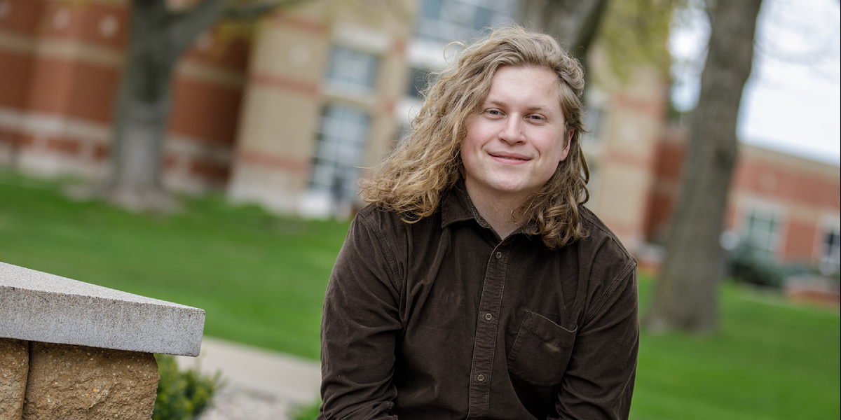 <div class='profile-name'>Noah Luna</div>