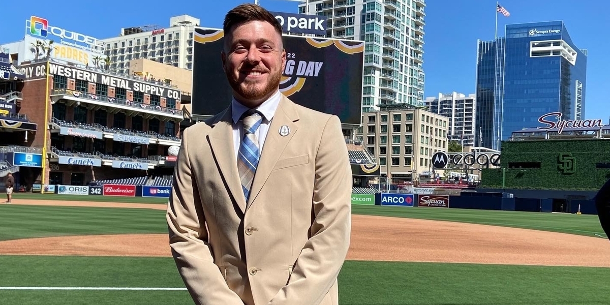 <div class='profile-name'>Sutton Derr</div>