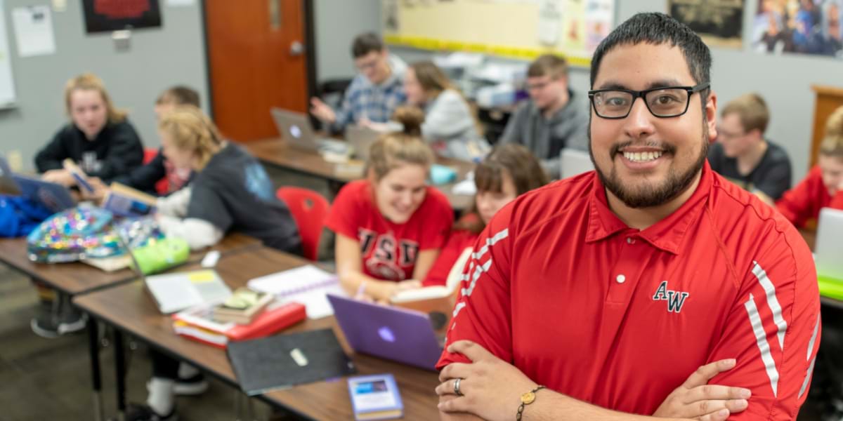 <div class='profile-name'>Victor Mena</div>