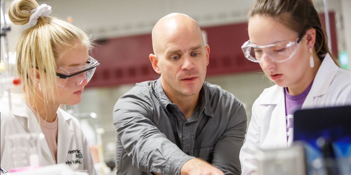 <div class='profile-name'>Dr. Zack Varpness</div>